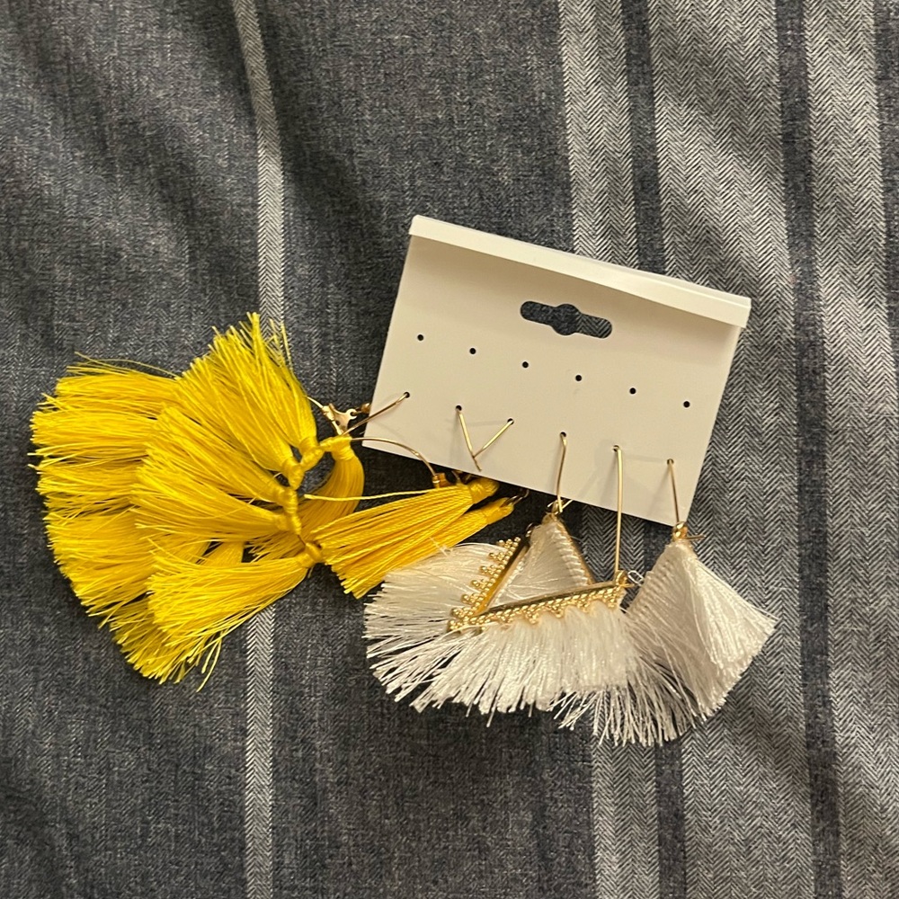 Earring Set 💛 - Picture 2 of 2